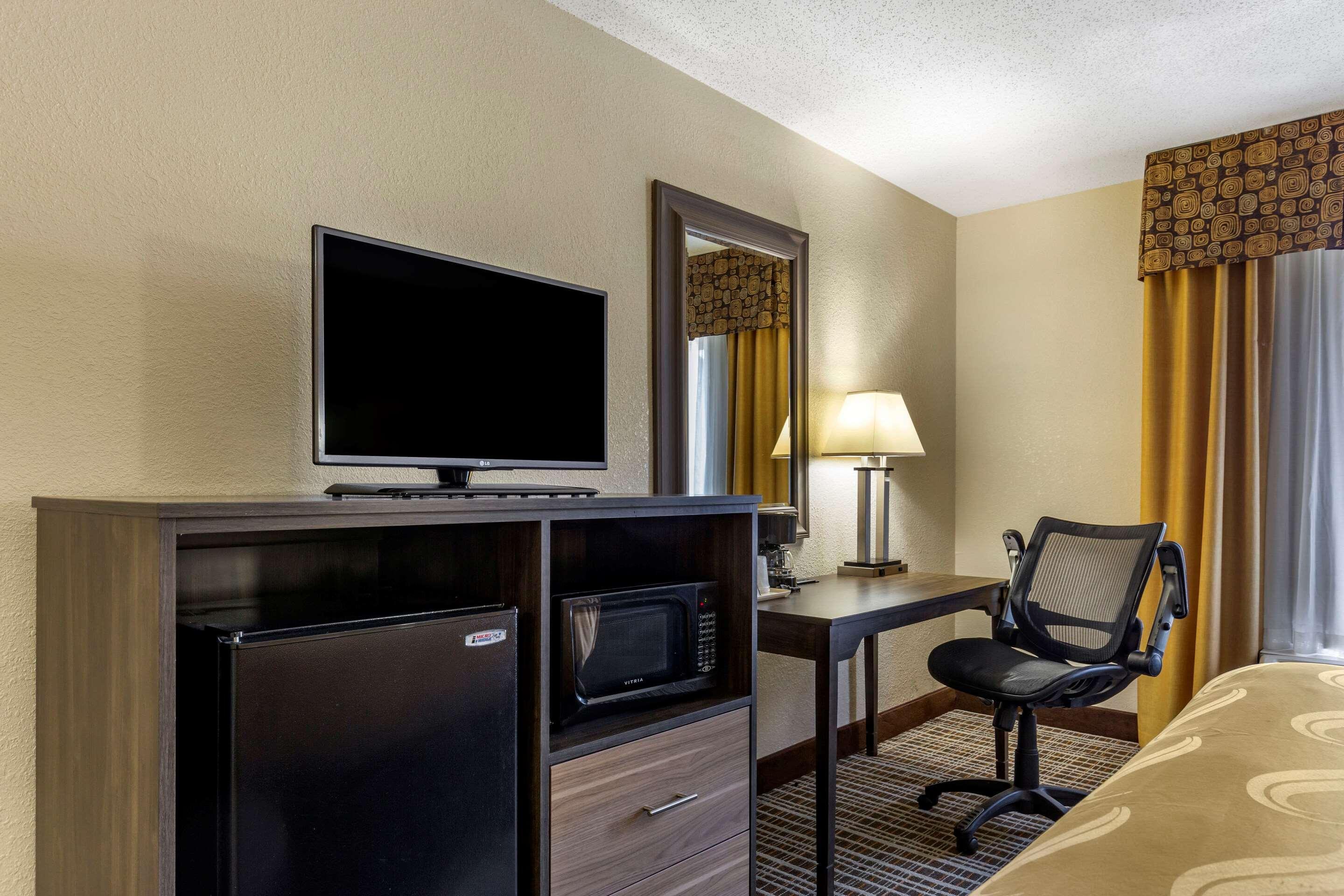 Quality Inn & Suites - Greensboro-High Point Buitenkant foto