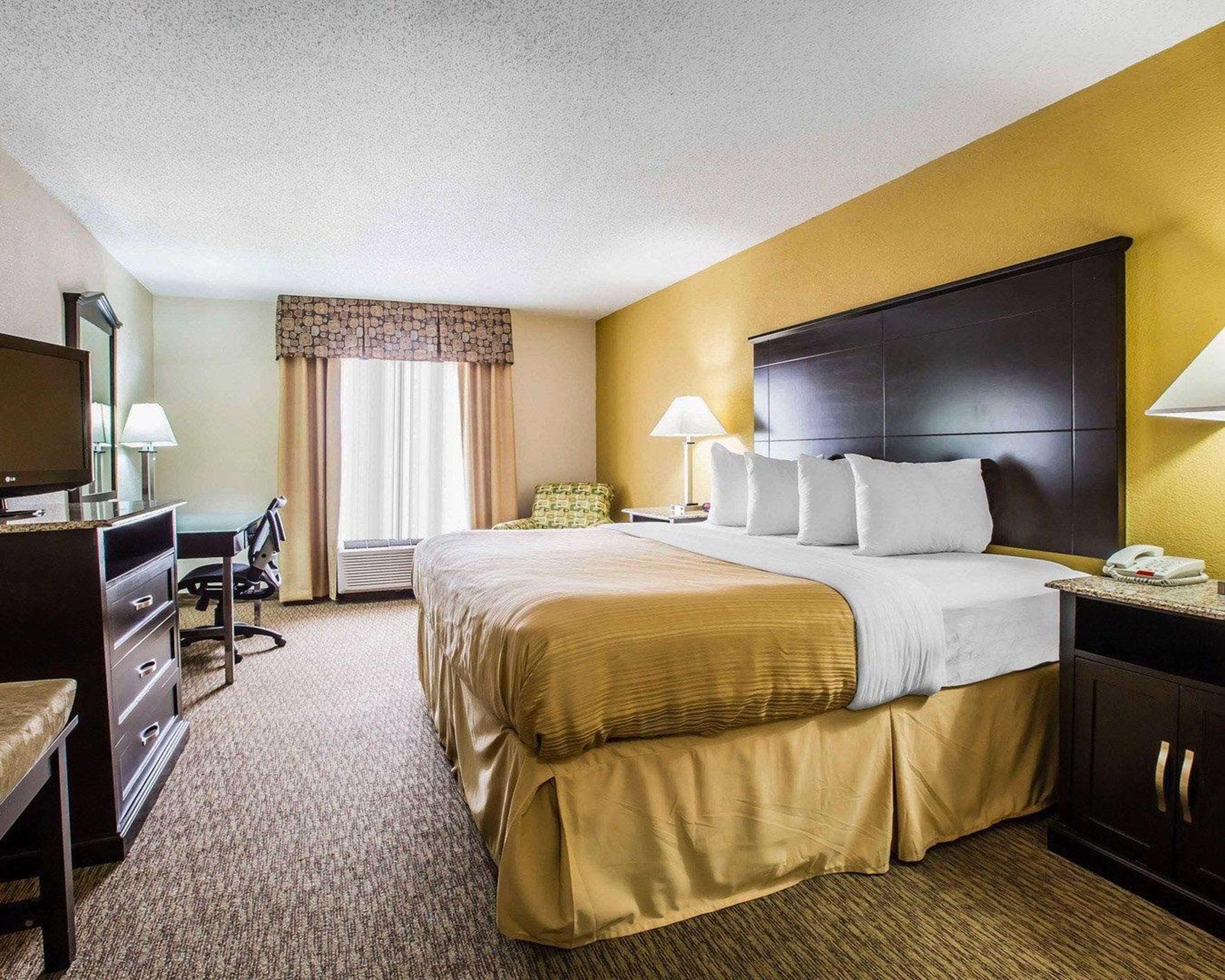 Quality Inn & Suites - Greensboro-High Point Buitenkant foto