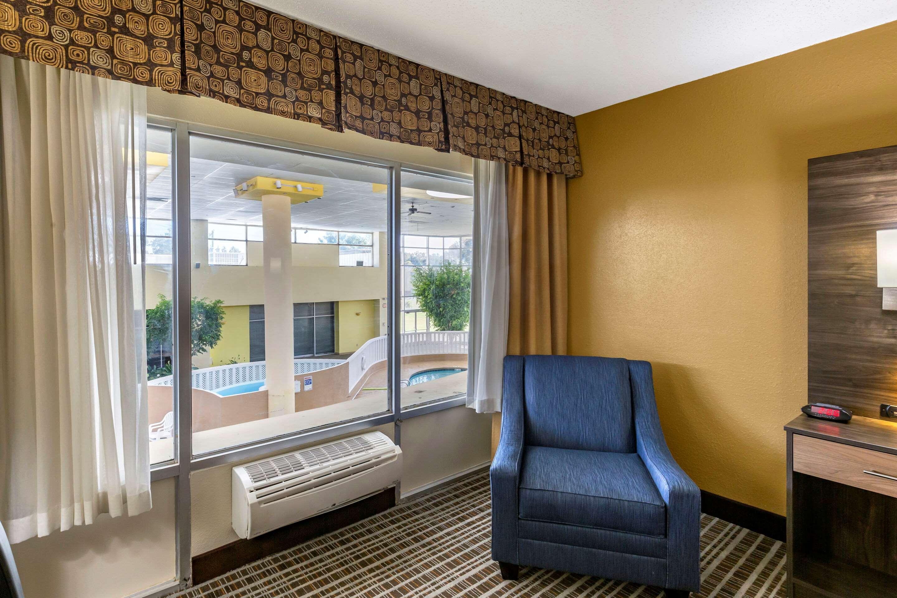 Quality Inn & Suites - Greensboro-High Point Buitenkant foto