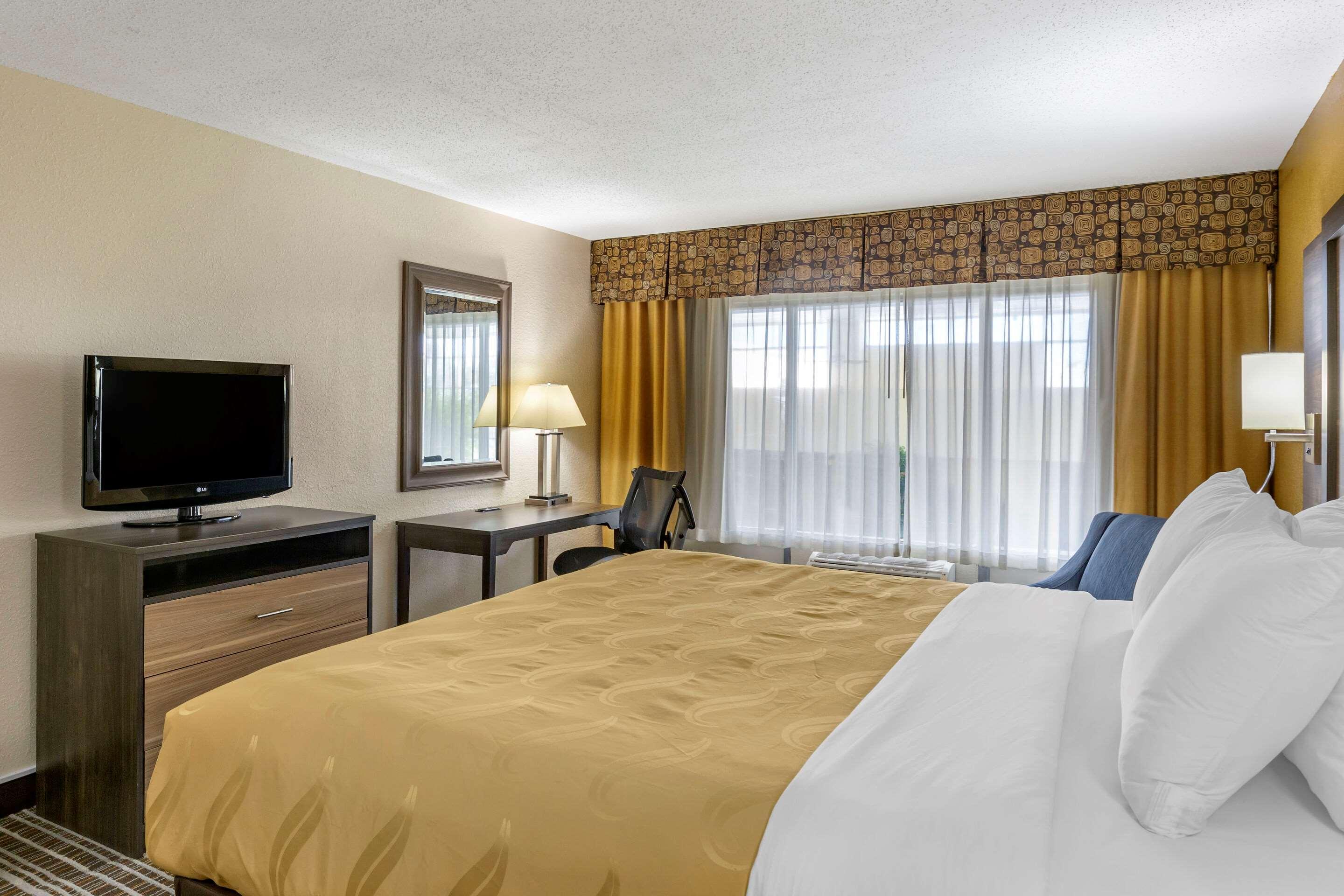 Quality Inn & Suites - Greensboro-High Point Buitenkant foto