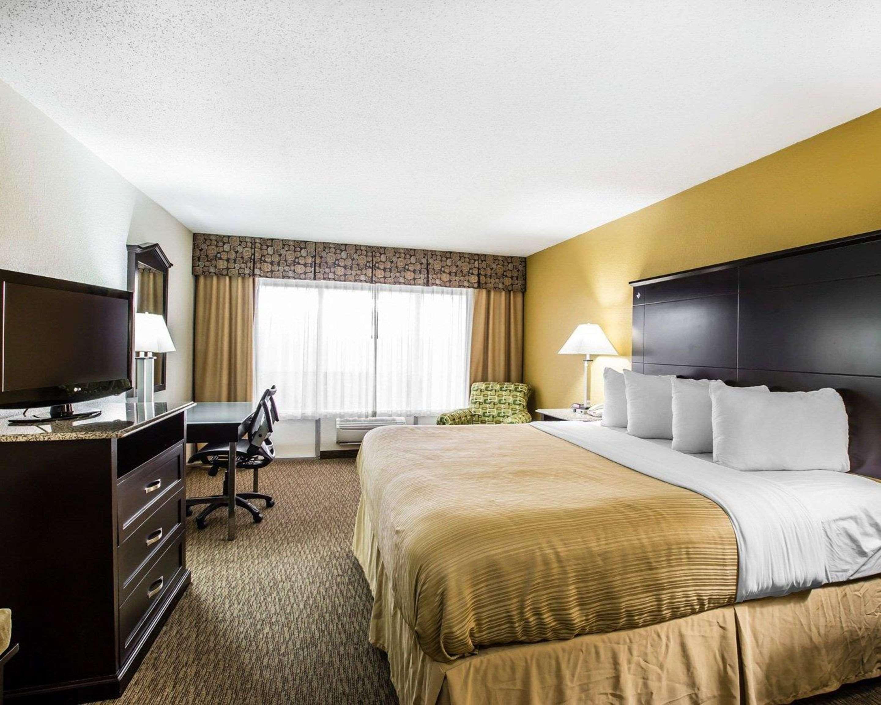 Quality Inn & Suites - Greensboro-High Point Buitenkant foto