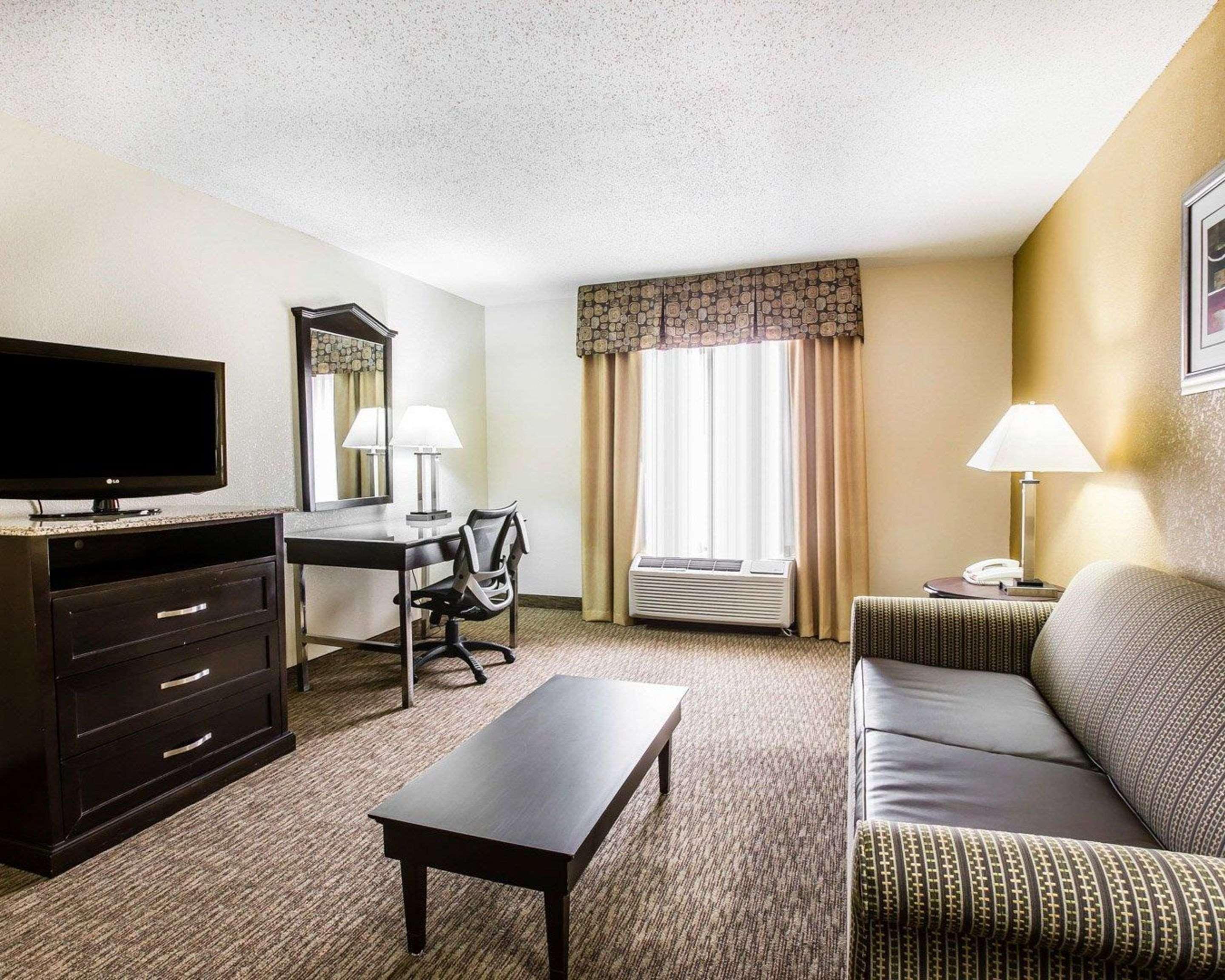 Quality Inn & Suites - Greensboro-High Point Buitenkant foto