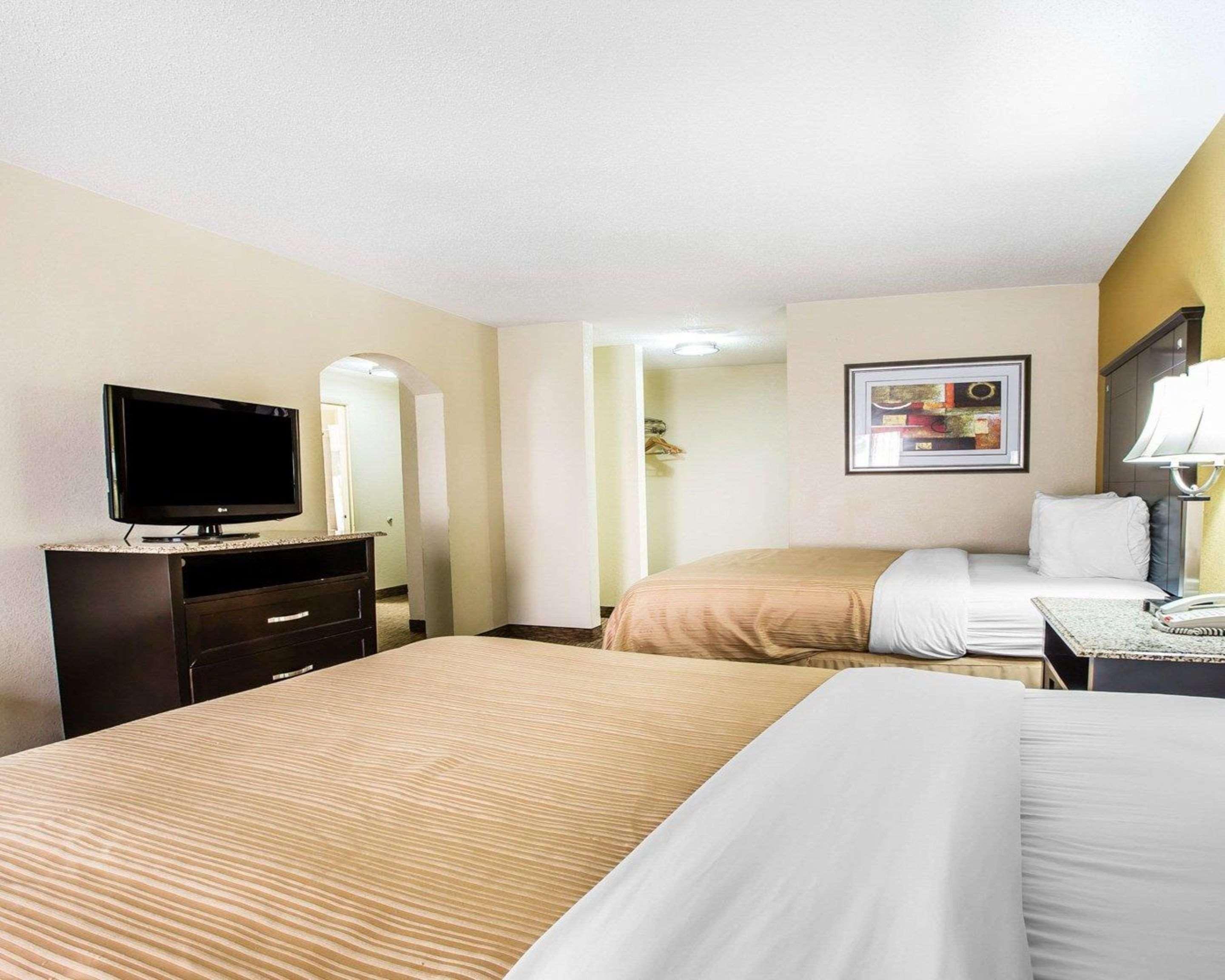 Quality Inn & Suites - Greensboro-High Point Buitenkant foto