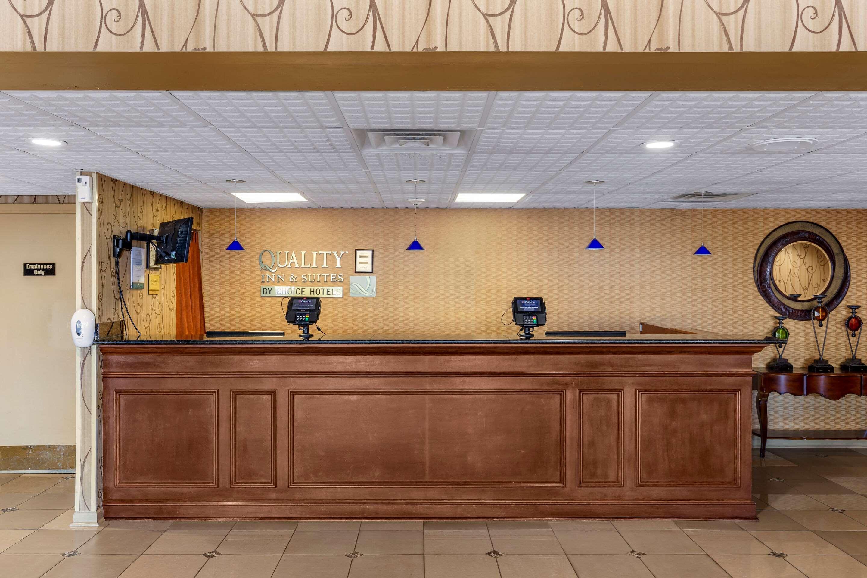 Quality Inn & Suites - Greensboro-High Point Buitenkant foto