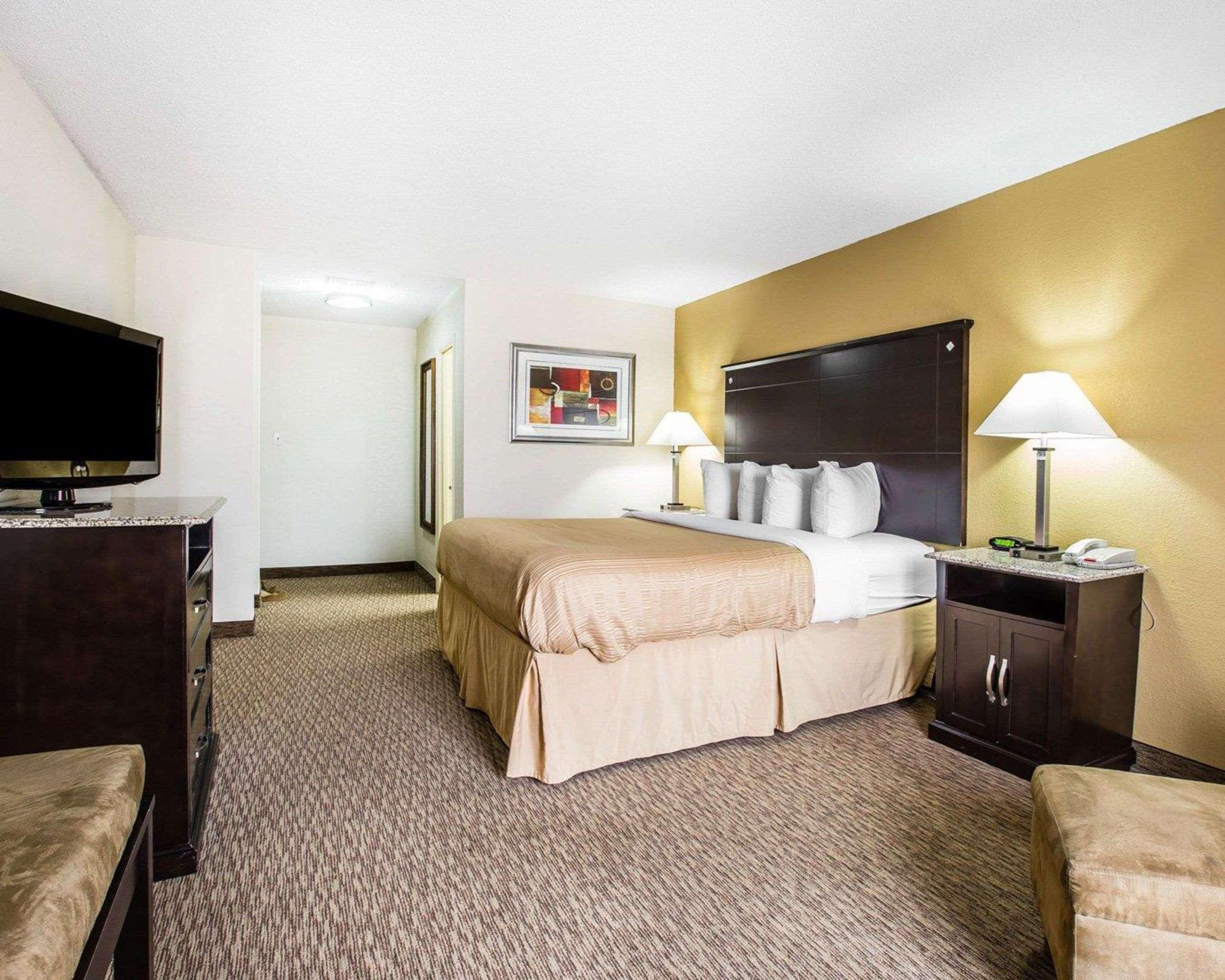 Quality Inn & Suites - Greensboro-High Point Buitenkant foto