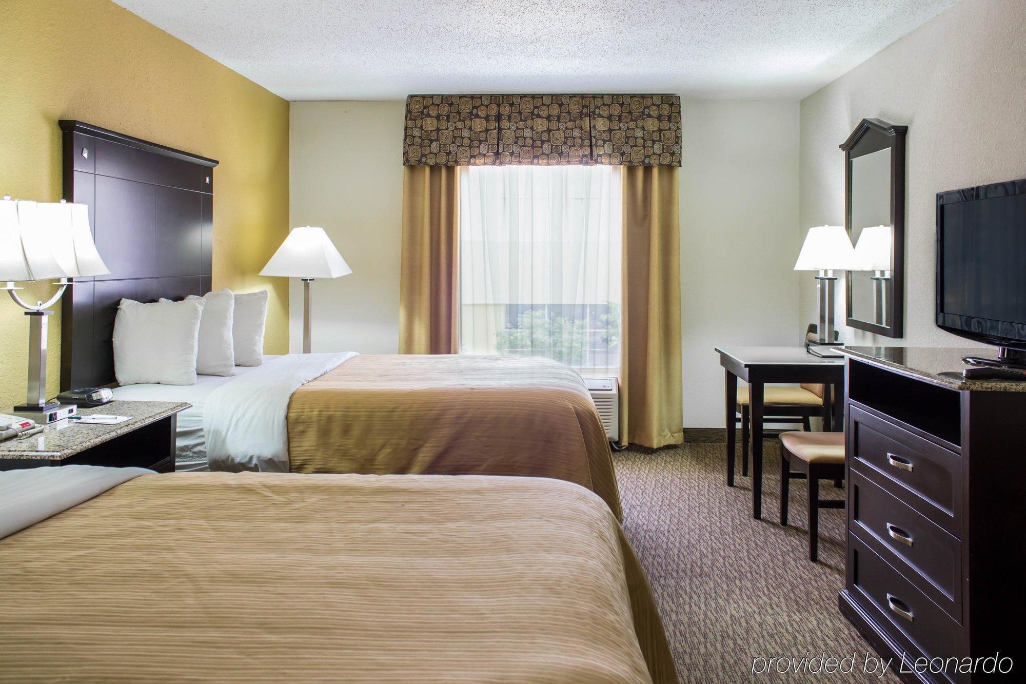 Quality Inn & Suites - Greensboro-High Point Buitenkant foto