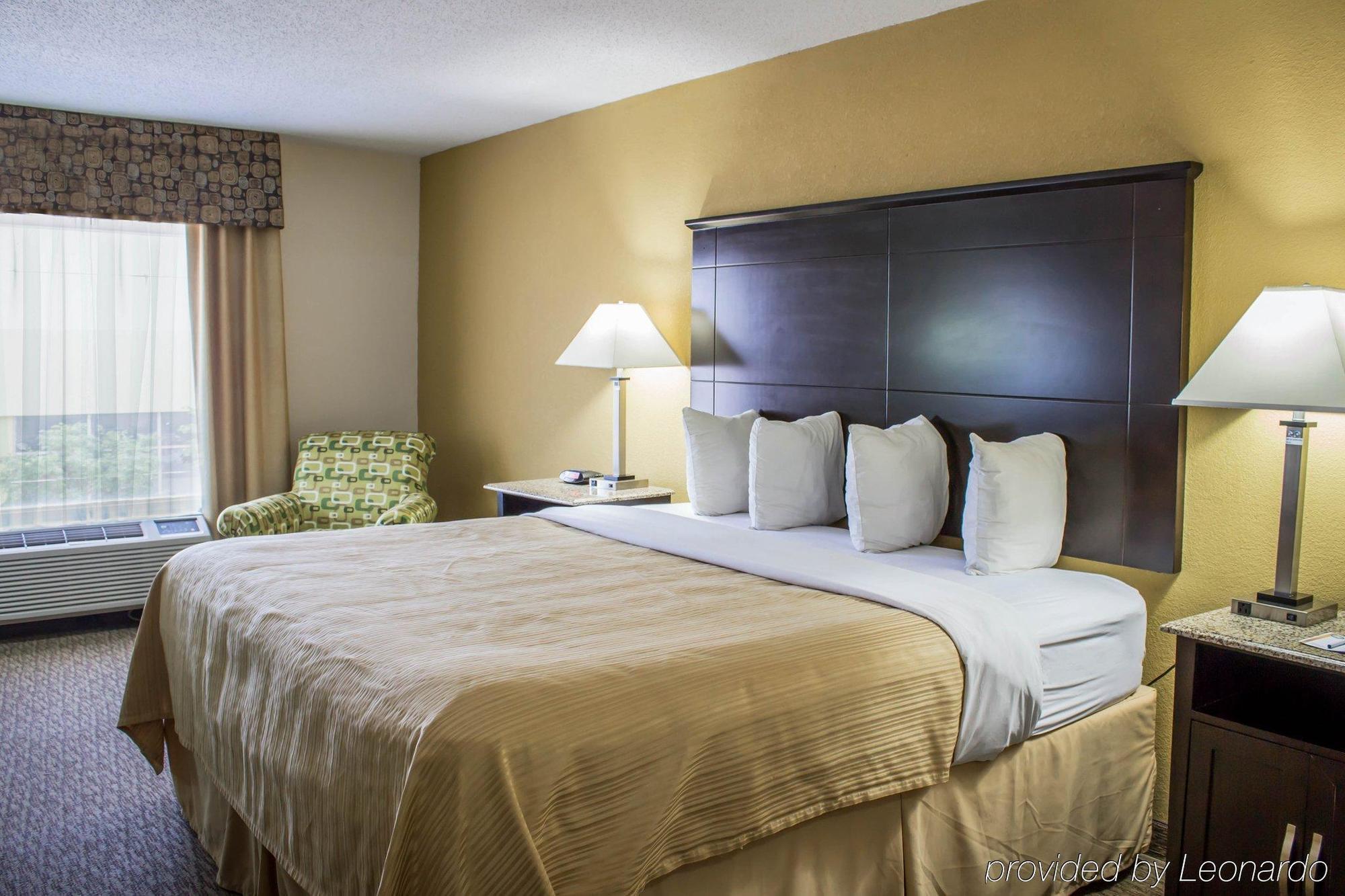 Quality Inn & Suites - Greensboro-High Point Buitenkant foto